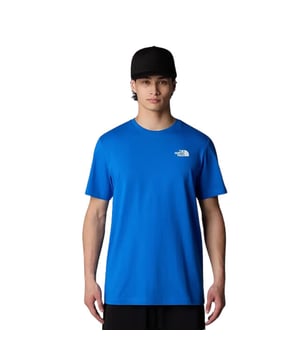 
The North Face Casual T-shirt Heren

 Ontdek het The North Face S/S Redbox Casual T-shirt voor heren, de perfecte combinatie van stijl en comfort. Dit t-shirt is vervaardigd van hoogwaardig katoen, wat zorgt voor een zachte en ademende feel, ideaal voor zowel dagelijkse activiteiten als avontuurlijke buitenuitstapjes. De blauwe kleur geeft een frisse uitstraling en maakt het eenvoudig te combineren met andere kledingstukken uit je garderobe.

 Waarom kiezen voor een casual t-shirt?

 Een veelgestelde vraag over casual t-shirts is: "Wat zijn de voordelen ten opzichte van andere shirts?" Het The North Face S/S Redbox Casual T-shirt is ontworpen met veelzijdigheid in gedachten. Het biedt je de mogelijkheid om zowel casual te dragen in je vrije tijd als functioneel tijdens sportieve activiteiten. Met zijn tijdloze design en duurzaam katoen ben je verzekerd van een langlevend shirt dat je in verschillende situaties kunt dragen.

 De