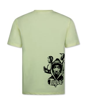 
Tupac Shakur - Oversized T shirt Heren  - T shirt Heren met Print  -  Heren Tshirt met Opdruk -  672 - Geel - <p><strong>Specificaties:<br /></strong>- Tupac Shakur - Oversized T shirt Here<br />- Artikel code: 672 - Geel<br />- Seizoen: Voorjaar / Najaar<br />- Kraag: Ronde hals<br />- Patroon: Print, Geborduurd<br />- Kwalitatief Hoogwaardige Afwerking<br />- Materiaal: 95% Katoen en 5% Lycra<br />- Weefsel: Dik geweven<br />- Pasvorm: Oversized T shirt Heren<br />- Mouwen: Korte Mouw<br />- Wasvoorschrift: Binnenste buiten wassen (Niet in de droger)<br />- Beschikbare maten: S - M - L - XL - XXL </p>