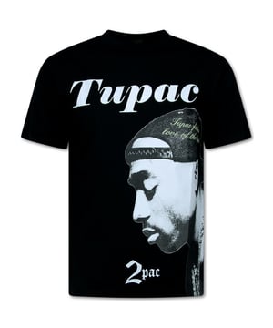 
Tupac Shirt - Heren Tshirt met Opdruk  - T shirt Heren met Print - Funny Shirt  - 663 - Zwart - <p><strong>Specificaties:<br /></strong>- Tupac Shirt - Heren Tshirt met Opdruk<br />- Artikel code: 663 - Zwart<br />- Seizoen: Voorjaar / Najaar<br />- Kraag: Ronde hals<br />- Patroon: Print, Geborduurd<br />- Kwalitatief Hoogwaardige Afwerking<br />- Materiaal: 95% Katoen en 5% Lycra<br />- Weefsel: Dik geweven<br />- Pasvorm: Oversized T shirt Here<br />- Mouwen: Korte Mouw<br />- Wasvoorschrift: Binnenste buiten wassen (Niet in de droger)<br />- Beschikbare maten: S - M - L - XL - XXL </p>