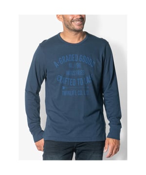 
<p>Longsleeve T-shirt van Twinlife met ronde hals en opdruk.</p>
<ul>
<li>Regular fit</li>
<li>52% Katoen/48% Bamboo</li>
</ul>