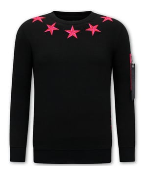 Wauw, met dit topitem uit de nieuwe collectie van LF Amsterdam mag je gezien worden!
Heren Sweater - Royal Stars - Zwart / Roze - <p><strong>Specificaties:<br /></strong>- Heren Sweater - Royal Stars<br />- Artikel code: 11-6506ZR<br />- Kleur: Zie Afbeelding<br />- Seizoen: Voorjaar / Najaar<br />- Kraag: Ronde Kraag<br />- Mouwen: Lange Mouw<br />- Patroon: Borduur<br />- Kwalitatief: Hoogwaardige Afwerking<br />- Materiaal: 84% Katoen en 16% Polyester<br />- Weefsel: Geweven<br />- Pasvorm: Getailleerd Italiaans<br />- Wasvoorschrift: Handwas, Binnenste buiten wassen (Niet in de droger)<br />- Beschikbare maten: S - M - L - XL - XXL<br /><br /><b>Local Fanatic</b> is een jong merk voor modebewuste mannen die aandacht besteden aan kleding en uiterlijk met de Allure en Glamour.<br />Kenmerkend van het merk zijn de zeefdruk- en digitaal prints die gegarandeerd staan voor kwaliteit van vooruitstrevende stoffen in Italiaanse pasvormen.</p>