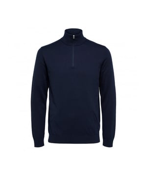 
Selected Berg Half Zip Cardigan voor heren. De Berg Half Zip Cardigan is gemaakt van katoen, en heeft een mooie aansluitende pasvorm.