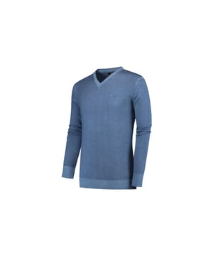 
<div data-content-type="html" data-appearance="default" data-element="main">Onze 100% Merinowol gebreide pullovers & vesten staan garant voor een luxe uitstraling, optimaal draagcomfort en lange levensduur.  
De Circle of Gentlemen pullovers zijn gemaakt met gebruik van de fijnste 100% Merinowol, afkomstig uit Italië. Onze  pullovers zijn geproduceerd in de Toscaanse regio van Italië bij één van de meest gerenommeerde specialisten op het gebied van gebreide producten. De echte Merinowol jeukt niet en de pullovers zijn het hele jaar door goed draagbaar door het sterk regulerend vermogen waardoor het de lichaamstemperatuur regelt en dus het hele jaar door gedragen kan worden. Door de ademende vezels ontstaat geen plakkerig gevoel dus de pullover kan zelfs op de blote huid gedragen worden.

Wastips en onderhoud: deze wolsoort heeft een zelfreinigend vermogen waardoor het haast niet nodig is om de pullover, coltrui of het vest te wassen. Een nacht op een brede hanger of liggend