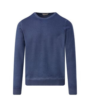 
Gran Sasso Trui ronde hals combineert elegantie met comfort in een effen blauwe tint. De trui heeft een fijne gebreide structuur en een ronde hals, perfect voor elke dag. Gemaakt van hoogwaardige materialen, biedt hij zowel stijl als duurzaamheid. Gran Sasso staat bekend om vakmanschap en kwaliteit, met een focus op tijdloze ontwerpen die moderniteit en traditie samenbrengen. - Over het Merk: Gran Sasso is een Italiaans kledingmerk dat in 1952 werd opgericht door de familie Di Battista. Het merk staat bekend om zijn hoogwaardige knitwear. De kleding van Gran Sasso is gemaakt van hoogwaardige materialen, zoals wol, kasjmier en cashmere. Het merk biedt een breed scala aan items aan, waaronder truien, vesten, jassen en accessoires. De ontwerpen van Gran Sasso zijn vaak geïnspireerd door de Italiaanse mode. Het merk gebruikt klassieke stijlelementen, zoals nette pasvormen, elegante kleuren en iconische logo's, om een ​​klassieke en tijdloze uitstraling te creëren.