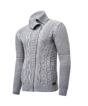
<p>Kabel gebreid vest heren met col van het Moda Italia merk Rusty Neal. Het vest is heerlijk warm voor de koudere dagen. Het is voorzien van een hogere kraag, zodat de nek ook warm blijft. Het vest heeft 2 ritszakken, om spulletjes in te doen, of om lekker je handen in op te warmen. Het vest is te combineren met bijvoorbeeld een leuke spijkerbroek en een T-shirt, maar het kan ook prima gedragen worden met een overhemd eronder en een nette broek. Kortom een veelzijdig vest!</p>
<p>Merk: Rusty Neal<br />Materiaal: 70% polyacryl, 30% katoen<br />Kleur: Grijs</p>
<p><!-- wp:paragraph --></p>
<p><!-- /wp:paragraph --></p>