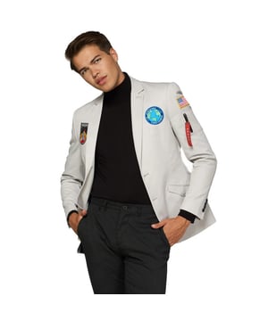 
Met een look die lijkt op de iconische astronauten bomberjack die grote helden droegen, zal deze OppoSuits Deluxe blazer jouw garderobe naar een hoger level tillen. Hij is gemaakt van een soepele katoenmix en heeft patches in het ruimte-thema, een voering met een heelalprint en een zak met een iconische afneembare ritssluiting om de ultieme astronautenlook te creÃ«ren.