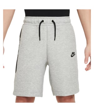 
Het Nike Tech Fleece Short voor kinderen, heeft zijzakken en een tailleband met trekkoord. Zeg maar hallo tegen Tech Fleece. de premium, lichte fleece is glad aan de binnen- en buitenkant en biedt veel warmte zonder extra volume. Altijd een goed idee â of je nu speelt voor de lol of traint voor je volgende grote wedstrijd. Deze shorts geven je net dat beetje extra zodat je comfortabel blijft en je je alleen maar hoeft te concentreren op plezier maken. Deze nieuwe en verbeterde pasvorm is ontworpen voor elke vorm en grootte en geschikt voor alle kids, je snacks en essentials kun je veilig opbergen in de steekzak met rits. De taping op de ritszak zorgt voor de kenmerkende Tech Fleece look en het extra materiaal tussen de pijpen zorgt voor meer ruimte om te rennen, springen en stretchen. De tailleband met drie banen is comfortabel aan te trekken en zorgt voor een pasvorm die goed blijft zitten.<br><div><ul><li>Zijzakken </li><li>Tailleband met trekkoord </li><li>Gedrukt Futura logo</li></ul></div><b>Materiaal:</b><br>52% katoen<br>48% polyester