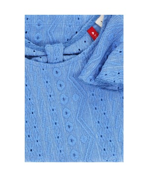 
Super leuk deze top met zomerse "blote" rug achterkant.
Vorig seizoen was deze top een bestseller en zo uitverkocht, vandaar dat we hem nog een keer herhalen in een stoere kobalt kleur.
Slanke fit.
Leuke zware jersey met een ingebreid patroontje.