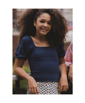 
Fancy Cropped top in een navy stof met een struktuurtje erin.
In dezelfde stof zit ook een LXS dames top, semi twinnen is dus mogelijk!
Body is gesmockt.
Leuke Pofmouwtjes.
Elastiekjes bij de schouders zodat de top perfect op zijn plek blijft zitten.