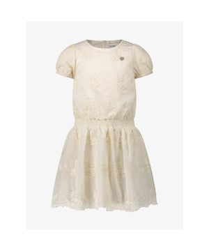 
De Le Chic Salsma Jurk in Dreamy Creamy is echt een plaatje: deze heerlijke zomerjurk met geborduurde bloemen maakt van elke zomerdag een feestje. Stralend voor de dag! 