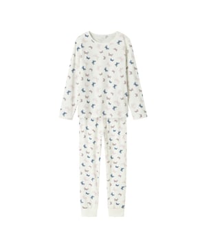 
De lange pyjamaset van Name It is een zachte en comfortabele keuze voor rustige nachten en relaxte ochtenden. Met een vrolijke all-over vlinderprint brengt deze set een speelse en dromerige sfeer naar het slaapritueel van je kind.