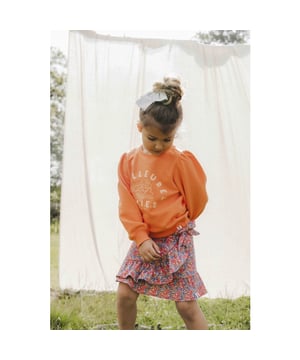 
Hoe leuk is dit rokje in zomerse kleuren en in een toffe bloemenprint!
Fancy krinkel stof die je niet hoeft te strijken.
Fake wrap en een fixed bow.
Elastische tailleband.