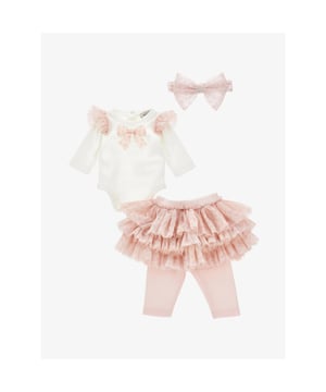 
Een prachtige 3-delig set van Baby Monnalisa. Geweldig om als kraamcadeau te geven e/of zelf de hebben voor je baby meisje. Set bestaat uit een romper met lange mouwen. Een rok met een vaste legging en een bijpassende haarstrik.