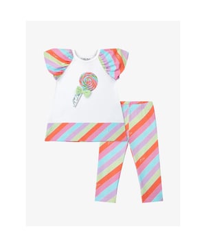 
De Adee Eva Set in de kleur Bright White bestaat uit een tuniek met bijpassende legging. De tuniek heeft uitlopende mouwen en een a-lijn model. De tuniek heeft een 3d strikje en het logo in turquoise strass stenen.