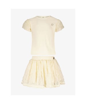 
Voor de kleinere prinsesjes: Dit prachtige rokje in bijzondere stof is helemaal geschikt voor die mooie zomerse avond of feestje. Gegarandeerd het stralende middelpunt!