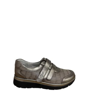 
De 7022 695-035 van Stuppy is een echte blikvanger. De 7022 695-035 is uitgevoerd in de kleur Taupe. Bekijk ook onze overige collectie van Stuppy op onze webshop!