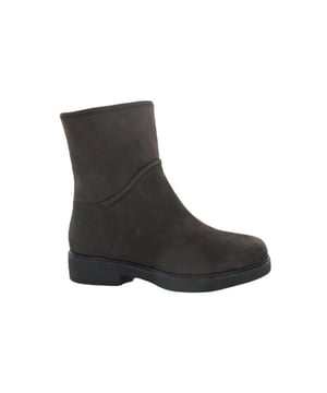 
Artikel A8442 A73  in de kleur long beach dark oak shop je gemakkelijk en snel op onze webshop. Bekijk de gehele collectie van AQA Shoes online