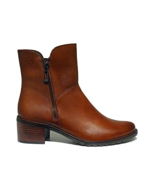 
Artikel 9-25314-41 303  in de kleur cognac nappa shop je gemakkelijk en snel op onze webshop. Bekijk de gehele collectie van Caprice online