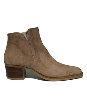 
De 6290 vers-02 van DL Sport is een echte blikvanger. De 6290 vers-02 is uitgevoerd in de kleur Onda Taupe. Bekijk ook onze overige collectie van DL Sport op onze webshop!