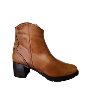 
De 83775 Elvia glove-terra van Everybody is een echte blikvanger. De 83775 Elvia glove-terra is uitgevoerd in de kleur glove terra. Bekijk ook onze overige collectie van Everybody op onze webshop!