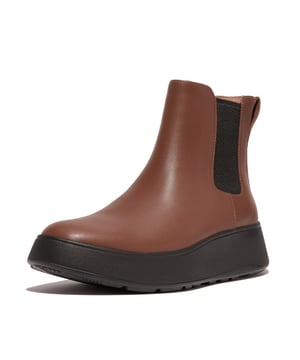 
Onze Sumi Chelsea boots zijn niet alleen de winnaars van de garderobe (de strakke lijnen verheffen bijna elke outfit), ze zijn ook waterdicht. Een speciale naad afgedichte binnenvoering, en niet-wicking stretch panelen en stiksels, zorgen ervoor dat uw voeten droog blijven. Het bovenwerk van glad leer en de flatterende snit zorgen voor een stijl die bij je past. Ze zijn ook zacht om aan te trekken en een droom om in te lopen dankzij onze non-stop dempende, drukverdelende SupercomFF tussenzolen. Wat voor weer het ook is, het is onwaarschijnlijk dat je je voeten verlaat.