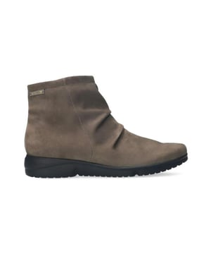 
De Rezia walnut-bucksoft-690h van Mephisto is een echte blikvanger. De Rezia walnut-bucksoft-690h is uitgevoerd in de kleur Walnut. Bekijk ook onze overige collectie van Mephisto op onze webshop!