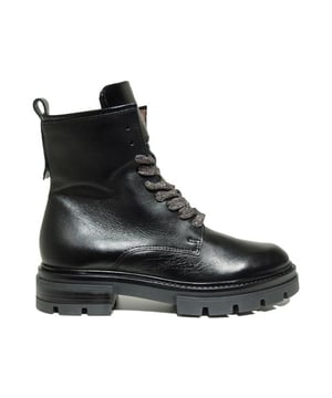 
De M79280 m79280 van Mjus is een echte blikvanger. De M79280 m79280 is uitgevoerd in de kleur Nero. Bekijk ook onze overige collectie van Mjus op onze webshop!