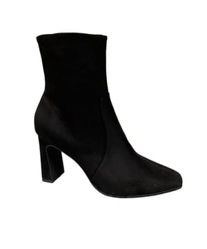 
Artikel 1-25022-41 001  in de kleur black shop je gemakkelijk en snel op onze webshop. Bekijk de gehele collectie van Tamaris online