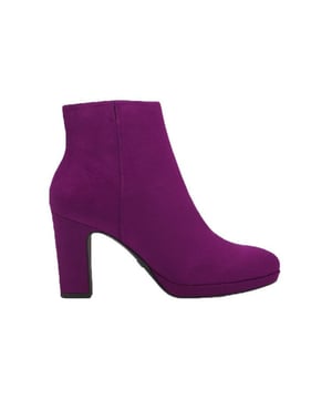 
Tamaris in onze webshop. Laarzen van het topmerk Tamaris. Dit model heeft een ritssluiting. Deze laarzen van Tamaris, artikelnummer 1-25062-41 dark pink, bestel je gemakkelijk in onze webshop.