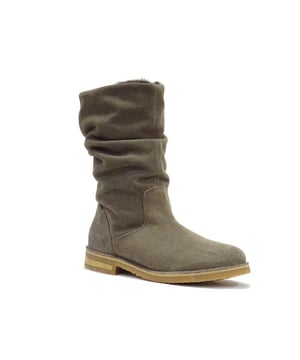 
De A8656 a53 van AQA Shoes is een echte blikvanger. De A8656 a53 is uitgevoerd in de kleur Middelbeige. Bekijk ook onze overige collectie van AQA Shoes op onze webshop!