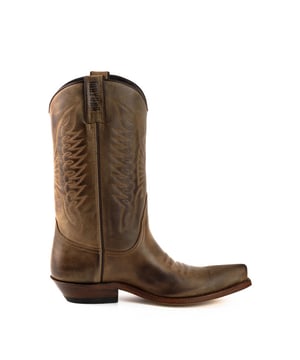 
Een van de hardlopers uit de nieuwe collectie van Mayura Boots uit onze  categorie. Deze kun je niet laten lopen!
Mayura Boots 20 Kastanjebruin/ Unisex Cowboy Western Laarzen Spitse Neus Schuine Hak Sierstikel Wreef Waxed Leer<br><br>Mayura Boots model 020 heeft Texaanse stijl. Cowboy laarzen met een spitse neus en een schuine hak. Eenvoudige versiering op de wreef en sierstiksel op de rechte schacht met treklussen. Deze laarzen passen perfect bij jeans of western paardrijkleding. Deze laars is handgemaakt van kalfsleder, een duurzame leersoort in kastanje kleur. Het klassieke Mayura adelaarsborduursel siert de schacht en is afgewerkt met een leren zool. Genaaid met het onverslaanbare Goodyear Welt systeem.<br><br><strong>Hoe weet je welke maat laarzen je moet kiezen?</strong><br>Meet je voetlengte op in centimeters, zoals op de afbeelding in de foto's. Voor maatadvies: <strong>kijk op de maattabel in de foto's</strong><p align="LEFT"><strong>Materiaal:</strong> <br> Mayura gebruikt voor de laarzen, net als voor de riemen, alleen de allerbeste leersoorten. Mayura laarzen worden grotendeels met de hand gemaakt door de Mayura Boots schoenmakers met het beroemde Goodyear Welted System, dat de duurzaamheid van de laars en een uitstekend comfort garandeert. Duidelijk zie je de invloed van de cowboy- en westernkleding terug in de fraaie details. Mayura laarzen zijn van een hoge kwaliteit en daar heb je dus lang plezier van.<br><br><strong>Kleur:</strong><br>Het kenmerk van handwerk is dat er altijd kleine verschillen zijn. Er zijn geen twee laarzen of riemen precies hetzelfde. We verkopen leer en dat heeft de charme van kleine variaties, daaraan herken je de echtheid van leer. Exacte kleur weergave is mede afhankelijk van jouw persoonlijke scherminstellingen.<br><br><strong>Onderhoud: </strong>Onderhouden met schoen crème.<br><br><img alt="" src="https://www.mooileer.nl/Files/2/30000/30789/FileBrowser/plaatjes/mayura-logo.png">.</p>
