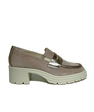 
De 5697 versione-01 van DL Sport is een echte blikvanger. De 5697 versione-01 is uitgevoerd in de kleur Velour Ivory Marsala Platino. Bekijk ook onze overige collectie van DL Sport op onze webshop!