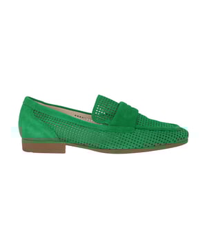 
Comfortabele loafer van suède. Goede pasvorm door de elastische sluiting. Breder loopvlak met meer volume. Meer volume in het gebied rond de bal en wreef. Meer bewegingsvrijheid voor de tenen.
