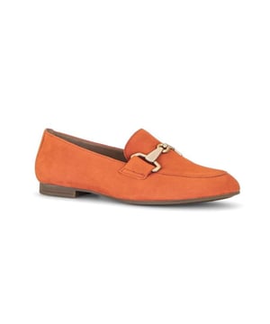 
Gabor in onze webshop. Schoenen van het topmerk Gabor in onze webshop. Deze loafer is uitgevoerd in een fantastische kleur. Door het soepele suede zit deze schoen heerlijk zacht aan de voet. Dit model van Gabor, artikelnummer 45.211, bestel je gemakkelijk in onze webshop.. (de kleur van de schoenen kan iets afwijken, iets feller zijn)