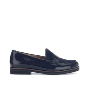 
Materiaal: Combi Leer Suede, Zool: Rubber, Uitneembaar voetbed: Ja, Model: Loafers, Hakhoogte: Ocean, Serienummer: 240.80.041, Wijdtemaat: G, Wijdtemaat omschrijving: G