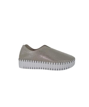 
De TULIP 3577 silver-white van Ilse Jacobsen is een echte blikvanger. De TULIP 3577 silver-white is uitgevoerd in de kleur Zilver. Bekijk ook onze overige collectie van Ilse Jacobsen op onze webshop!