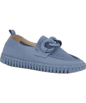 
De Tulip 3884 654656 van Ilse Jacobsen is een echte blikvanger. De Tulip 3884 654656 is uitgevoerd in de kleur Light Regatta. Bekijk ook onze overige collectie van Ilse Jacobsen op onze webshop!