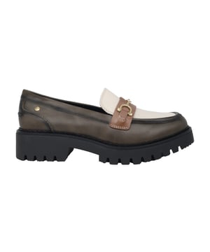 
Loafers zijn trendy en deze stijl doet er echt een schepje bovenop. Als je schoenen wilt die opvallen en perfect bij je voeten passen, aarzel dan niet om voor deze stijl te gaan. Lichtgewicht platform met noppenzool en een elegante touch van het decoratieve bovenwerk. Geef je outfit een unieke flair en draag ze bij al je favoriete outfits.