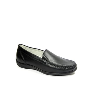 
Mocassins van het topmerk Waldlaufer. Extra breed model, wijdte K. Deze schoenen van Waldlaufer, artikelnummer 640004, bestel je gemakkelijk in onze webshop.