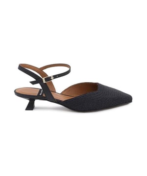 
De 25057 273A Lea 0 van Angel Alarcon is een echte blikvanger. De 25057 273A Lea 0 is uitgevoerd in de kleur zwart [trenzado negro]. Bekijk ook onze overige collectie van Angel Alarcon op onze webshop!