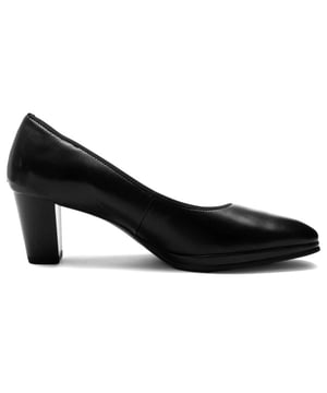 
Deze pumps van ara zijn perfect voor op kantoor of voor feestelijke gelegenheden. De ara SoftWalk-zool past zich perfect aan de individuele voetvorm aan en zorgt bij elke stap voor een heerlijk gevoel van welzijn. De luchtgeveerde zool dempt bovendien de impact. In combinatie met een chique manteljurk komen deze prachtige damesschoenen perfect tot hun recht. Elegante feestjes, bruiloften of een bezoek aan de opera zijn perfecte gelegenheden om deze stijlvolle pumps van ara te dragen.