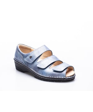 
Klittenbandsandalen van het topmerk Finn Comfort. De gesloten hiel geeft extra steun. Door het uitneembare voetbed is deze sandaal ook geschikt om eigen inlegzolen in te dragen. Dit model van Finn Comfort, artikelnummer 2106 Ischia, bestel je gemakkelijk in onze webshop.