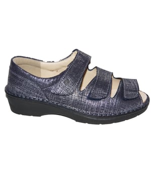 
Klittenbandsandalen van het topmerk Finn Comfort. De gesloten hiel geeft extra steun. Door het uitneembare voetbed is deze sandaal ook geschikt om eigen inlegzolen in te dragen. Dit model van Finn Comfort, artikelnummer 2106 Ischia, bestel je gemakkelijk in onze webshop. Let-op! dit artikel valt klein, bestel een halve maat groter.