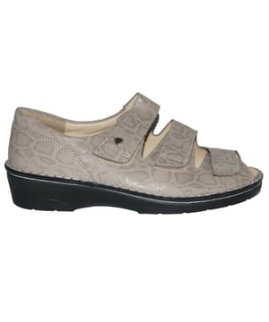 
Klittenbandsandalen van het topmerk Finn Comfort. De gesloten hiel geeft extra steun. Door het uitneembare voetbed is deze sandaal ook geschikt om eigen inlegzolen in te dragen. Dit model van Finn Comfort, artikelnummer 2106 Ischia, bestel je gemakkelijk in onze webshop. Let-op ! dit artikel valt klein, bestel een maat groter als normaal.