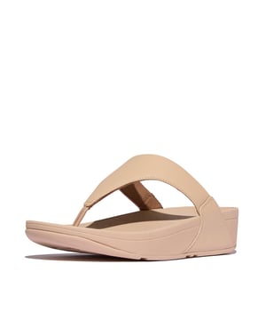 
De minimalistische Lulu sandalen van FitFlop hebben strakke lijnen, een tijdloze driehoekige bovenkant en een zacht gewatteerd bovenwerk. Hier gemaakt van soepel leer.  Voorzien van FitFlop's ultracomfortabele Microwobbleboard tussenzolen, die regelmatig worden vergeleken met lopen op wolken. De klassieker die je non-stop zult dragen (dit zijn niet voor niets vaste bestsellers). Ergonomisch ontworpen om de uitlijning, natuurlijke beweging en energie van je lichaam te optimaliseren Lichte drukverdelende Microwobbleboard tussenzool - drievoudige dichtheid volgt 3 voetstappen (stevige hiel/zacht midden/medium bij tenen) Natuurlijke ondersteuning van de voetboog Gemiddelde tot wijde pasvorm, deze stijl past precies op maat Grip level 1 - dagelijks gebruik/wegprofiel