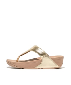 
De minimalistische Lulu sandalen van FitFlop hebben strakke lijnen, een tijdloze driehoekige bovenkant en een zacht gewatteerd bovenwerk. Hier gemaakt van soepel leer.  Voorzien van FitFlop's ultracomfortabele Microwobbleboard tussenzolen, die regelmatig worden vergeleken met lopen op wolken. De klassieker die je non-stop zult dragen (dit zijn niet voor niets vaste bestsellers). Ergonomisch ontworpen om de uitlijning, natuurlijke beweging en energie van je lichaam te optimaliseren Lichte drukverdelende Microwobbleboard tussenzool - drievoudige dichtheid volgt 3 voetstappen (stevige hiel/zacht midden/medium bij tenen) Natuurlijke ondersteuning van de voetboog Gemiddelde tot wijde pasvorm, deze stijl past precies op maat Grip level 1 - dagelijks gebruik/wegprofiel