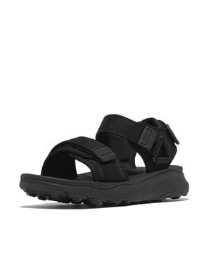 
De minimalistische Lulu sandalen van FitFlop hebben strakke lijnen, een tijdloze driehoekige vamp en een licht gewatteerd bovenwerk. Ze zijn hier gemaakt van soepel leer.  Met FitFlop's ultracomfortabele Microwobbleboard tussenzool, die regelmatig wordt vergeleken met lopen op wolken. De klassieke keuze die u keer op keer zult dragen (ze zijn niet voor niets vaste bestsellers).  Ergonomisch ontworpen om de uitlijning, natuurlijke beweging en energie van uw lichaam te optimaliseren. Lichte drukverspreiding Microwobbleboard tussenzool - drievoudige dichtheid volgt de 3 fasen van het lopen (stevige hiel/zachte middenvoet/medium teen) Natuurlijke ondersteuning van de voetboog. Middelgrote tot brede pasvorm, dit model past precies op maat. Grip level 1 - dagelijks gebruik/wegwandelen