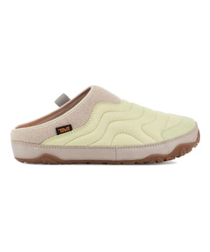 
De ReEmber Terrain zet de lat hoger op het gebied van comfort met Teva's ULTRA-COMF binnenzooltechnologie en is ontworpen om gemakkelijk aan te trekken. Het is de perfecte metgezel na een avontuur. De robuuste buitenzool is uitgerust voor verbeterde tractie en biedt het comfort van een pantoffel met de duurzaamheid van een outdoorschoen. Deze lounge-slip-on van een hoger niveau heeft een gewatteerd, gezellig bovenwerk geïnspireerd op topografische lijnen en is afgewerkt met een betrouwbare lus om aan je rugzak te hangen, zodat je hem gemakkelijk kunt meenemen op reis.