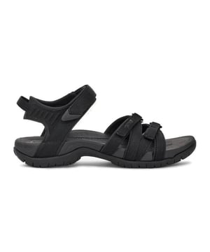 

     Artikel 4266-Tirra in kleur BKBK-Black/Black is een prachtige zwarte sandaal, voor dames, van het merk Teva. De zool is van rubber. De voetwijdte is standaard.
    
    