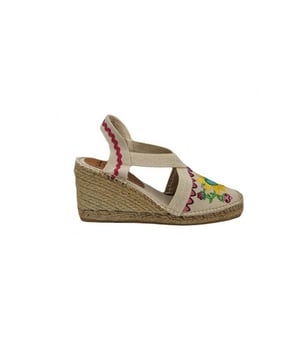 Het is Toni Pons sale op V&D. Dit item nu met hoge korting in de Toni Pons outlet!
De Gardenia bonita-lona van Toni Pons is een echte blikvanger. De Gardenia bonita-lona is uitgevoerd in de kleur Bonita Lona (beige). Bekijk ook onze overige collectie van Toni Pons op onze webshop!